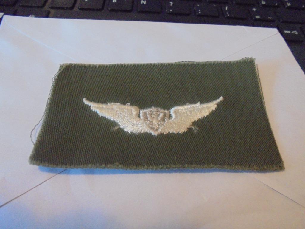 bemanningslid van een vliegtuig kraaginsigne, Ophalen of Verzenden, Landmacht, Embleem of Badge