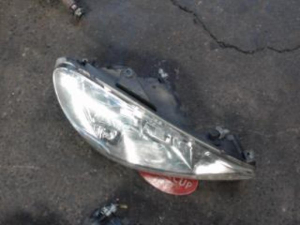 Optique avant droit Peugeot 206 1998-2009 LP/13845, Autos : Pièces & Accessoires, Éclairage, Peugeot, Utilisé, Enlèvement ou Envoi