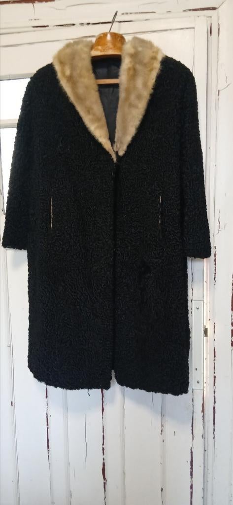 astrakan mantel met nertskraag maat L., Ophalen of Verzenden