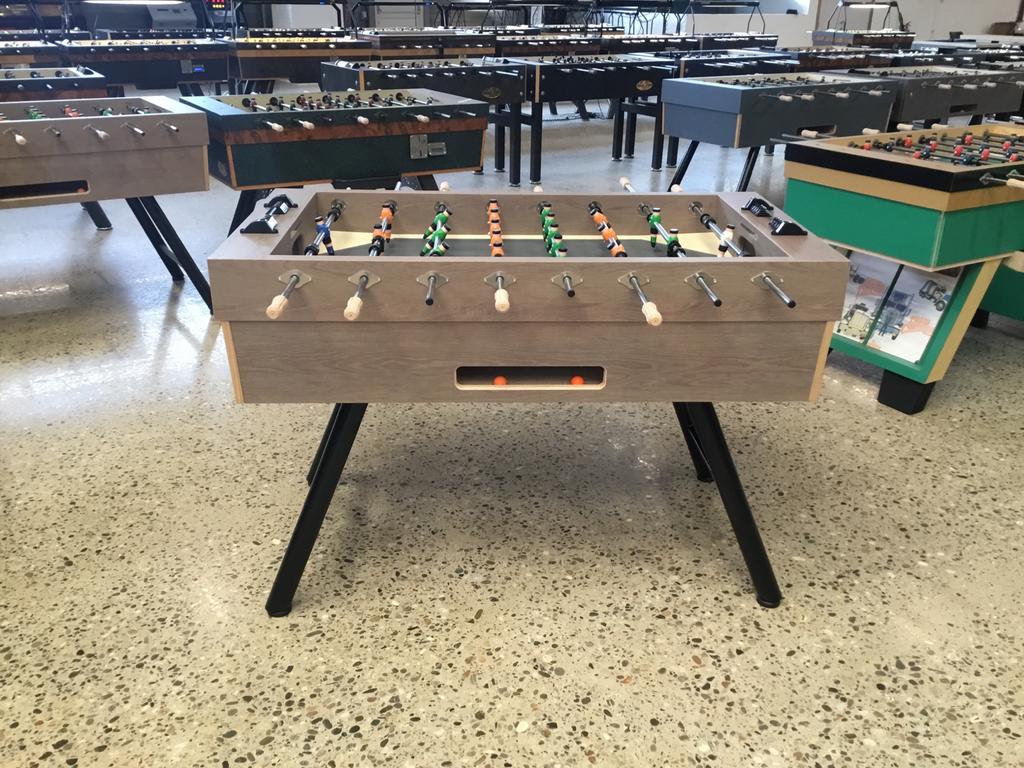 kicker, sjotter Metal donker hout tafelvoetbal tom en rudi, Ophalen of Verzenden, Zo goed als nieuw