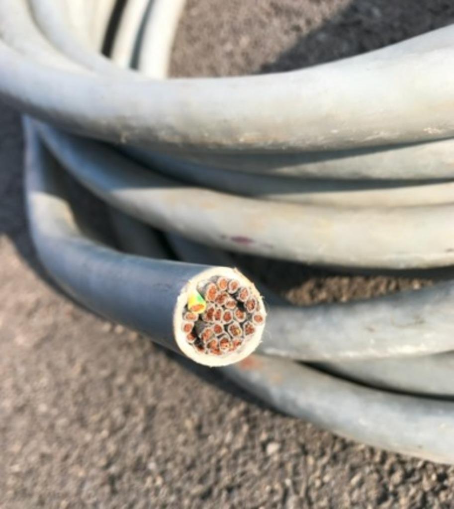 Câble d'alimentation flexible 24x1,5+1,5 - 16 m, Bricolage & Construction, Électricité & Câbles, Enlèvement, Comme neuf