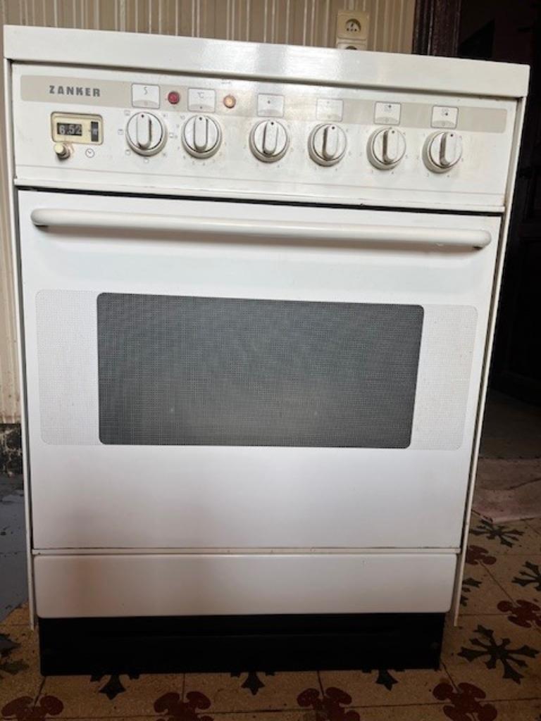 Cuisinière électrique Zanker EV 60 plaque vitrocéramique, Electroménager, Cuisinières, 85 à 90 cm, 4 zones de cuisson, Enlèvement