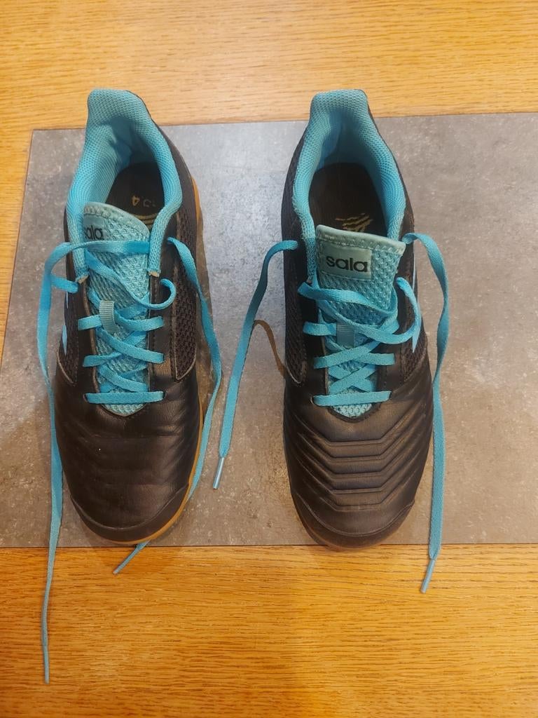 Adidas indoor voetbalschoenen, Ophalen, Zo goed als nieuw