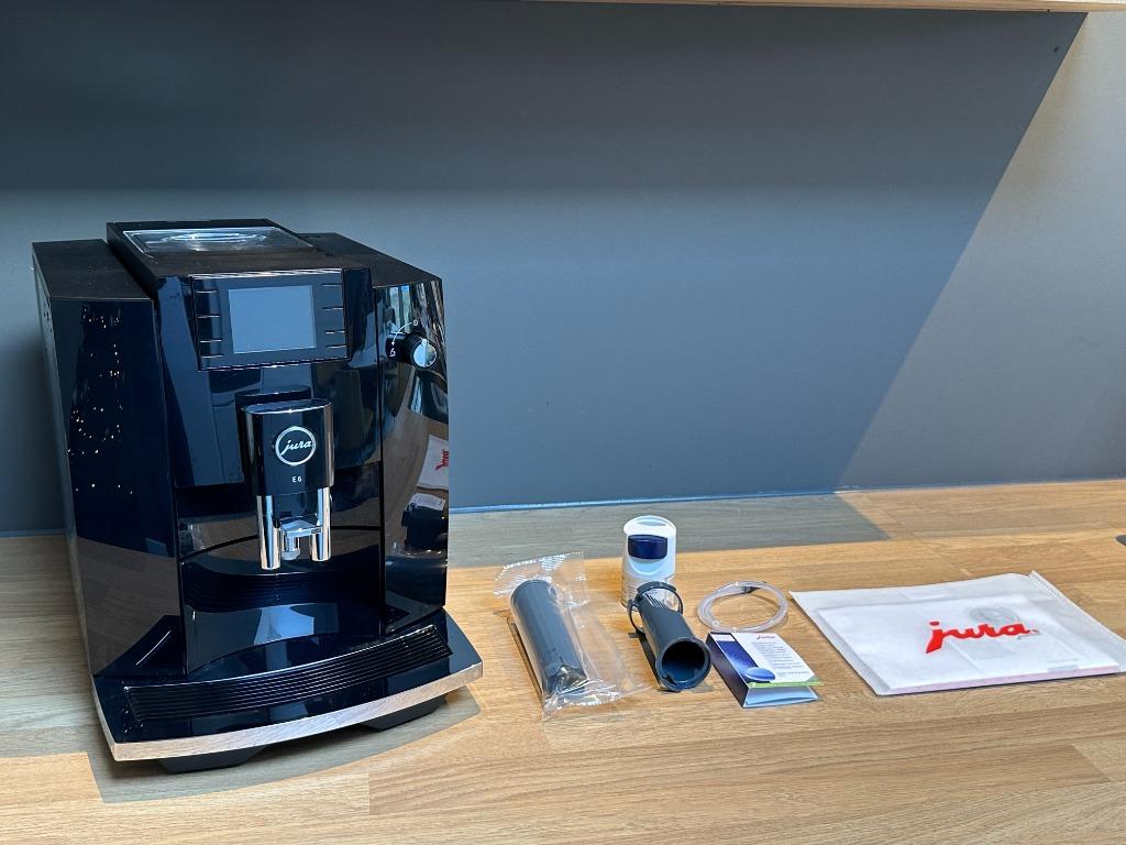 Jura E6 (EC) Piano Black Koffiemachine 2024 Garantie, Koffiemachine, Zo goed als nieuw, Afneembaar waterreservoir, Koffiebonen