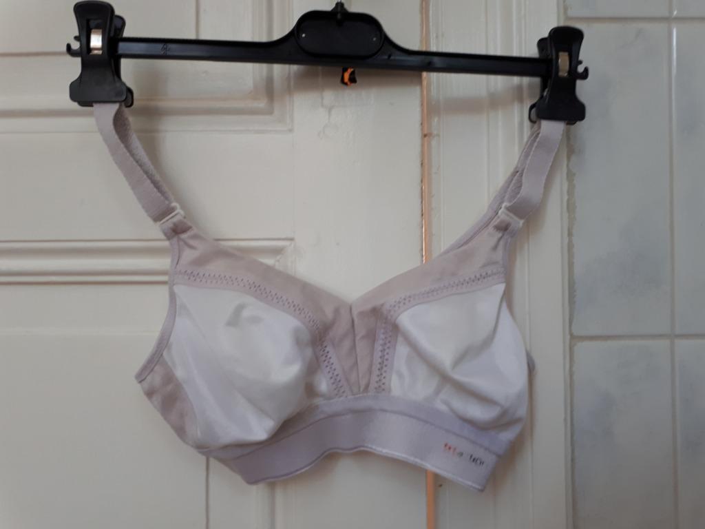 Triumph tractiebeha witgrijs 95B scratchs blauw, Kleding | Dames, Ondergoed en Lingerie, Triumph, Ophalen of Verzenden, Grijs