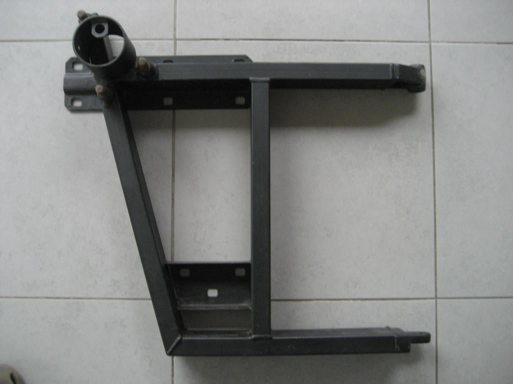 Beugel gebruikt voor reservewiel van Peugeot P4 ., Ophalen