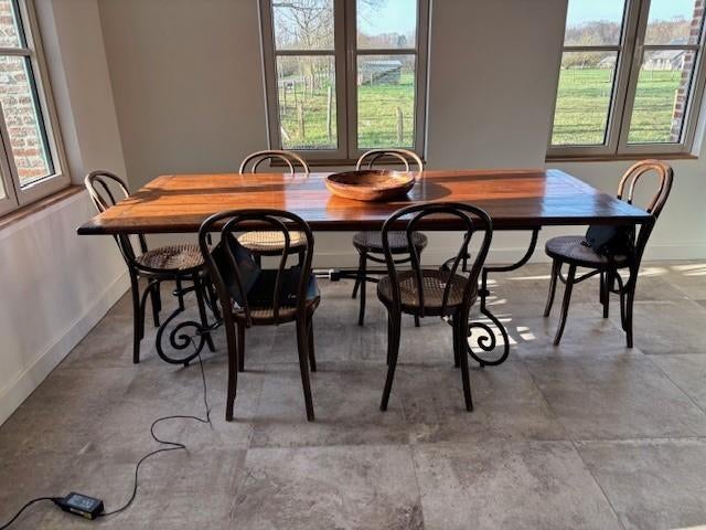 Table et buffet espagnols en bois massif - bon état, Antiquités & Art, Enlèvement