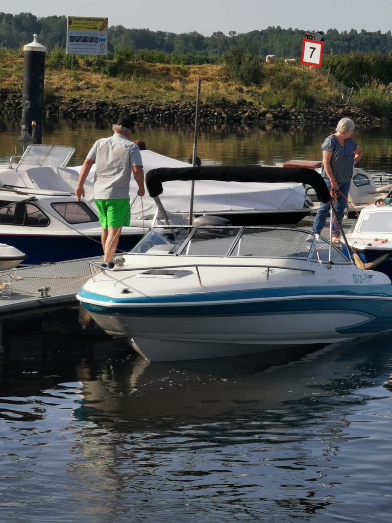 Mooie glastron v8 met trailer, Watersport en Boten, Speedboten, Ophalen, Gebruikt, Binnenboordmotor, 6 meter of meer