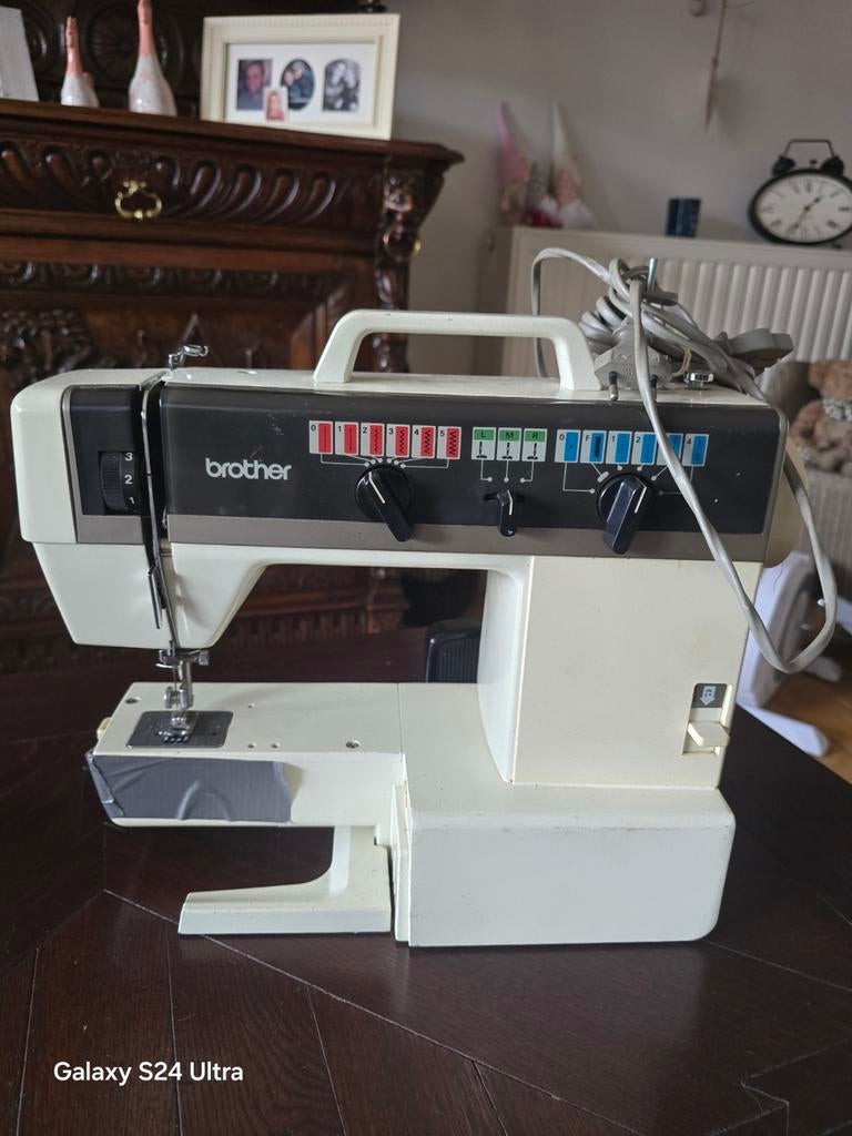 Machine à coudre Antique Brother, Antiquités & Art, Enlèvement