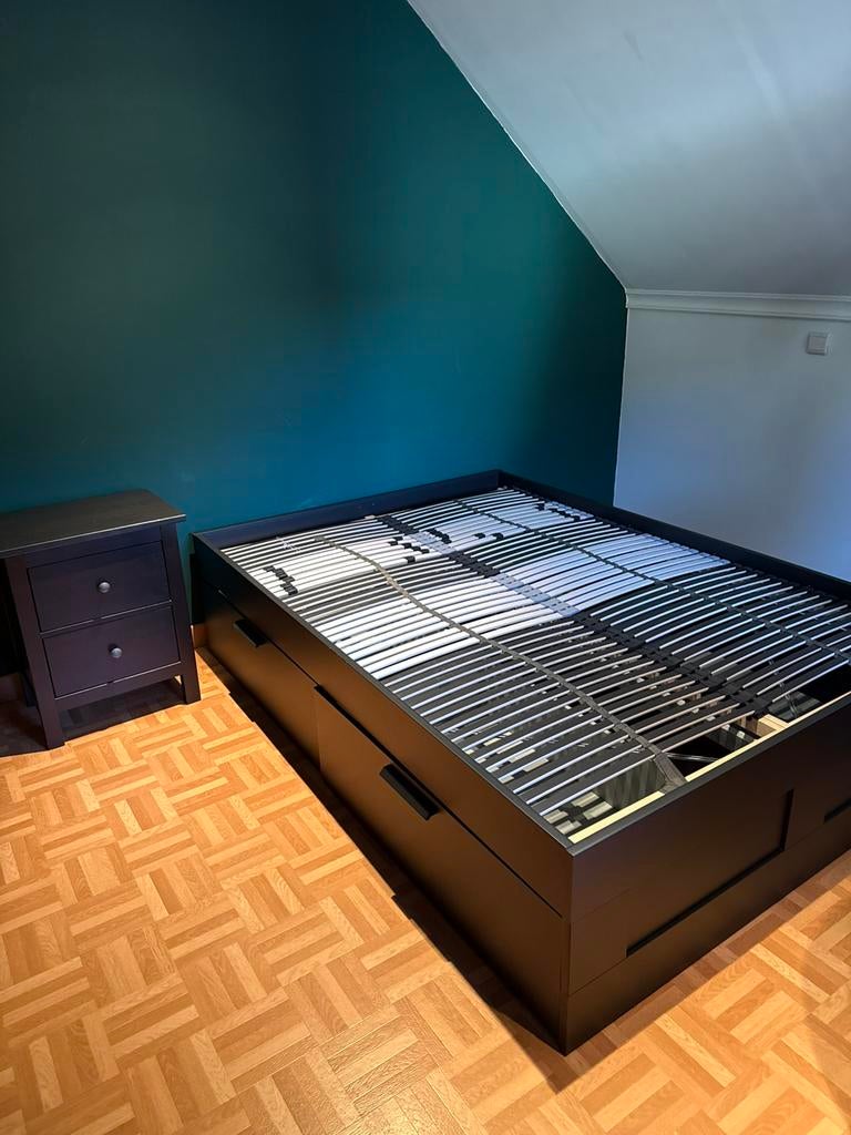 Tweepersoonsbed zwart met nachtkastje, Huis en Inrichting, Slaapkamer | Complete slaapkamers, Ophalen, Gebruikt, Landelijk