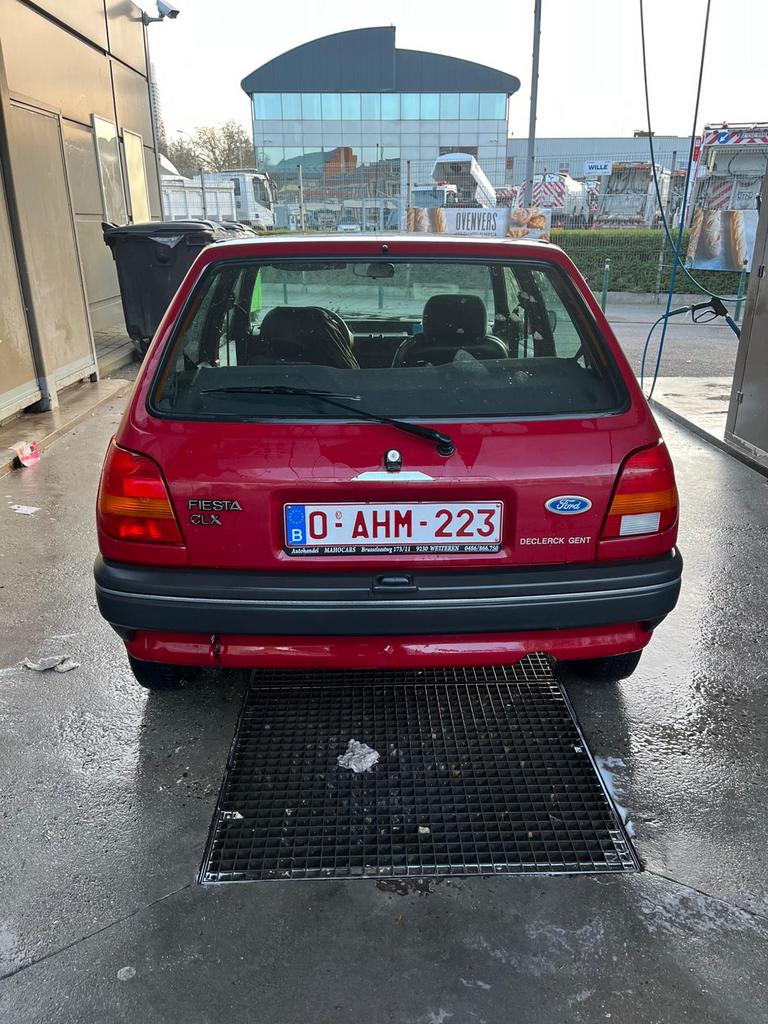 Oldtimer 1993 Ford fiesta 1.3 essence 30 000 km roule bien., Autos, Achat, Automatique, Particulier, Ford