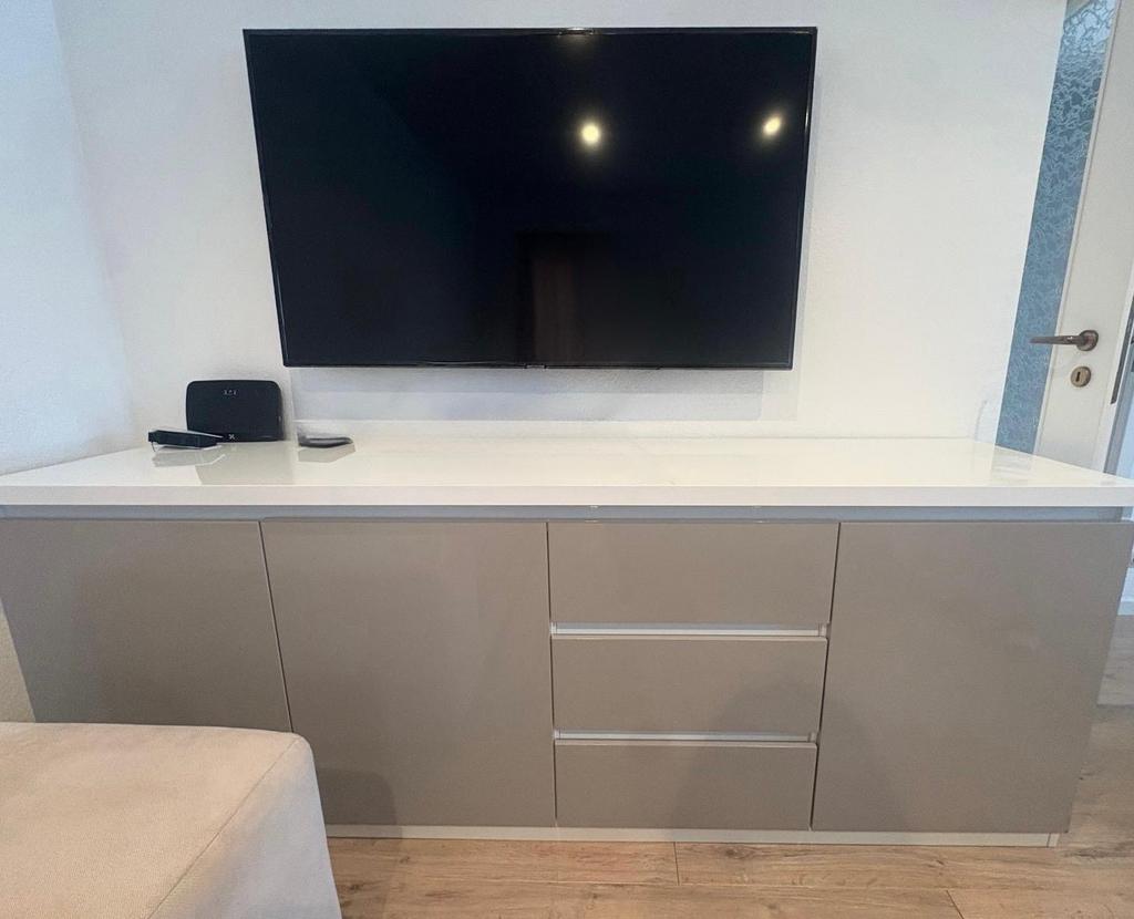 Moderne Hoogglans Woonkamer- & Eetkamer Set – In Topstaat, Huis en Inrichting, Kasten |Televisiemeubels, Zo goed als nieuw, Ophalen