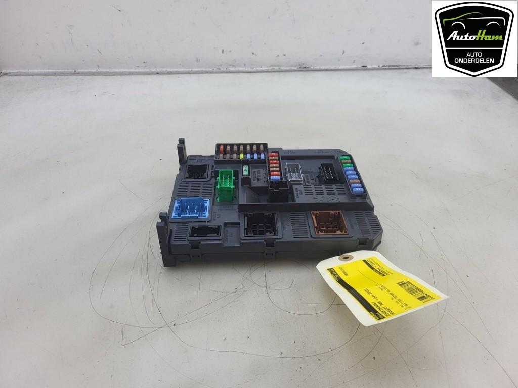 BOITIER FUSIBLES Peugeot 308 (L3 / L8 / LB / LH / LP), Valeo, Utilisé, 100, rue de Courcelles
75017  Paris, FR, Info@valeo.fr