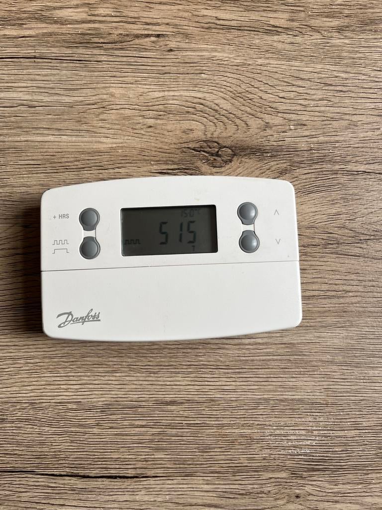 Programmeerbare bekabelde thermostat Denfoss, Doe-het-zelf en Bouw, Thermostaten, Zo goed als nieuw, Slimme thermostaat, Ophalen of Verzenden