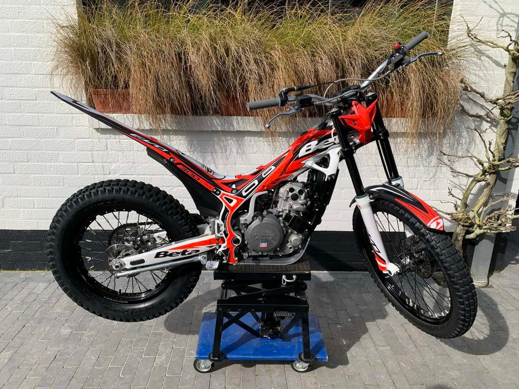 Beta trial 4t 300 bj 2020, Ophalen, 1 cilinder