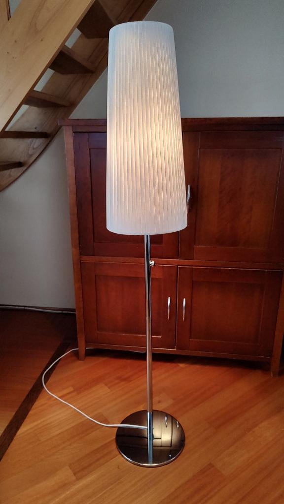 Staande Design Lamp Op Stevige Voet Met Dim Knop, Tijdloos design, Ophalen of Verzenden, Zo goed als nieuw, Stof