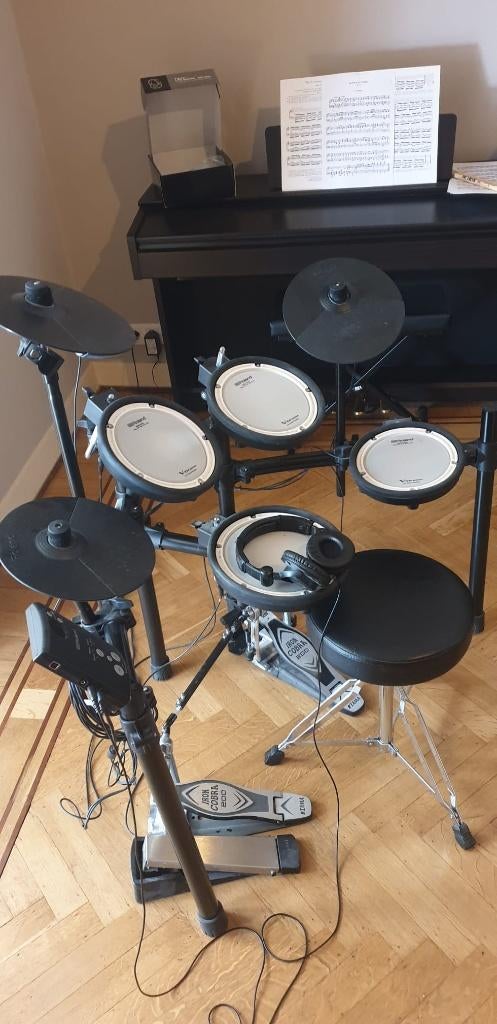 Roland TD-1 V-Drumset complet + Iron Cobra 200 double pedal, Musique & Instruments, Enlèvement, Comme neuf, Roland