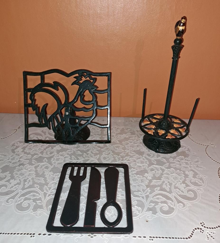 Gietijzeren decoratie. Bestek/ boeken standaard/  keukenrol, Verzenden