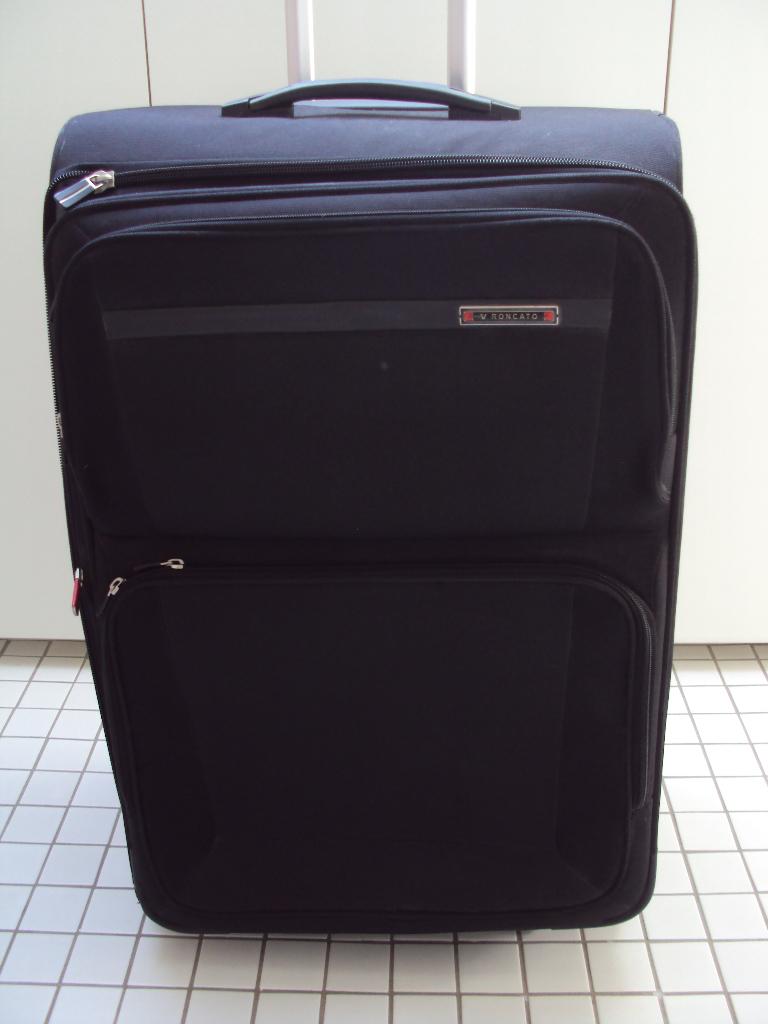 Grote zwarte stevige polyester valies / koffer RONCATO, Ophalen