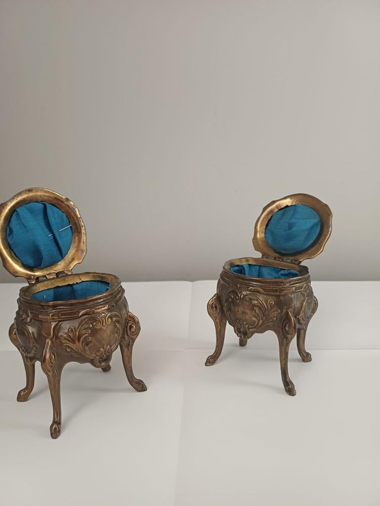 Antieke koperen juwelenkistjes, Ophalen