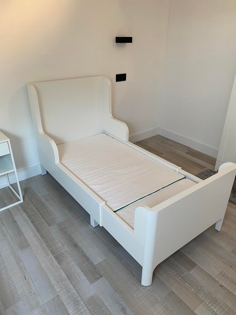 Lit bébé Ikea avec matelas, Enlèvement, Comme neuf