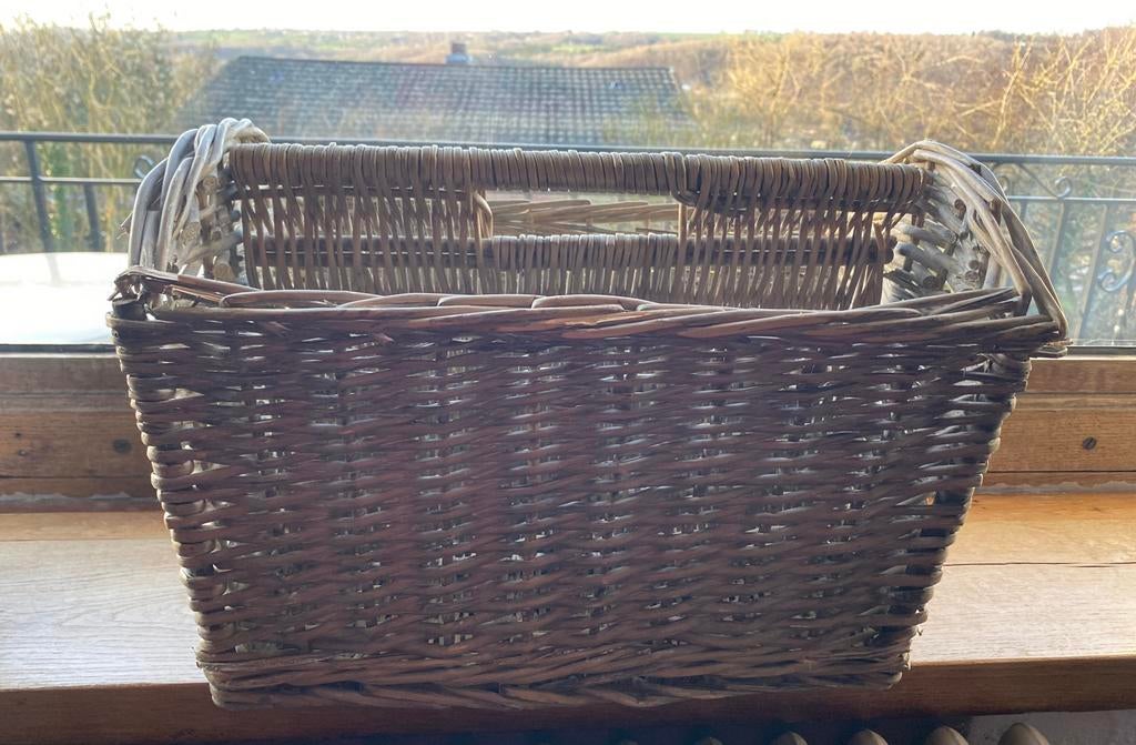 Porte journaux en osier, Enlèvement, Comme neuf
