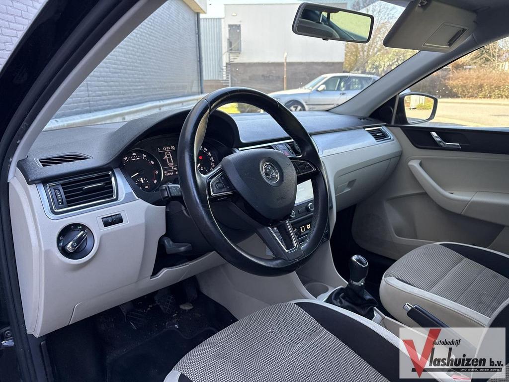 Skoda Rapid Spaceback 1.2 TSI Greentech Elegance Businesslin, Autos, Skoda, Beige, Entreprise, Boîte manuelle, Berline