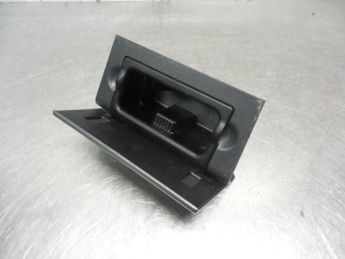 Asbak voor van een Opel Vectra (Vectra C 02-), Auto-onderdelen, Gebruikt, -, -, Opel