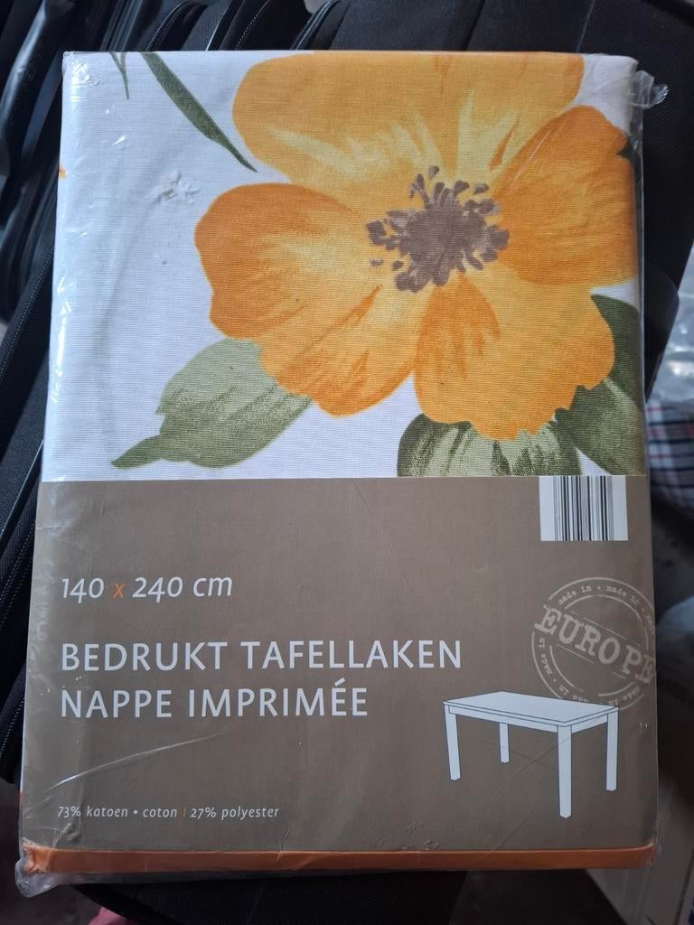 Grande nappe orange et blanc 240x140 cms, Maison & Meubles, Enlèvement ou Envoi, Neuf, Orange, Nappe ou Toile cirée