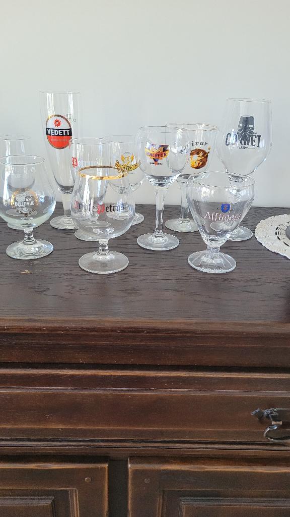 10 verres à bière spéciaux différents pour 20 euros, Collections, Enlèvement