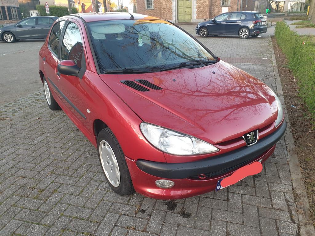 Peugeot 206 1.4 benzine 2003 automaat. Reeds gekeurd voor ve, Auto's, Automaat, Radio, Particulier, Te koop
