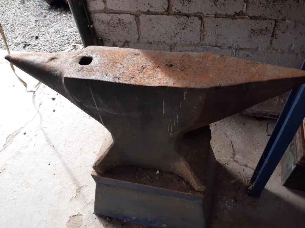 Aambeeld + bankschroef, Doe-het-zelf en Bouw, Ophalen, Gebruikt