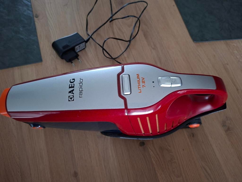 Aeg pet thief Rapido AG6106 7,2 volts, état neuf !, Electroménager, Aspirateurs, Enlèvement, Comme neuf, Réservoir, Aspirateur de table