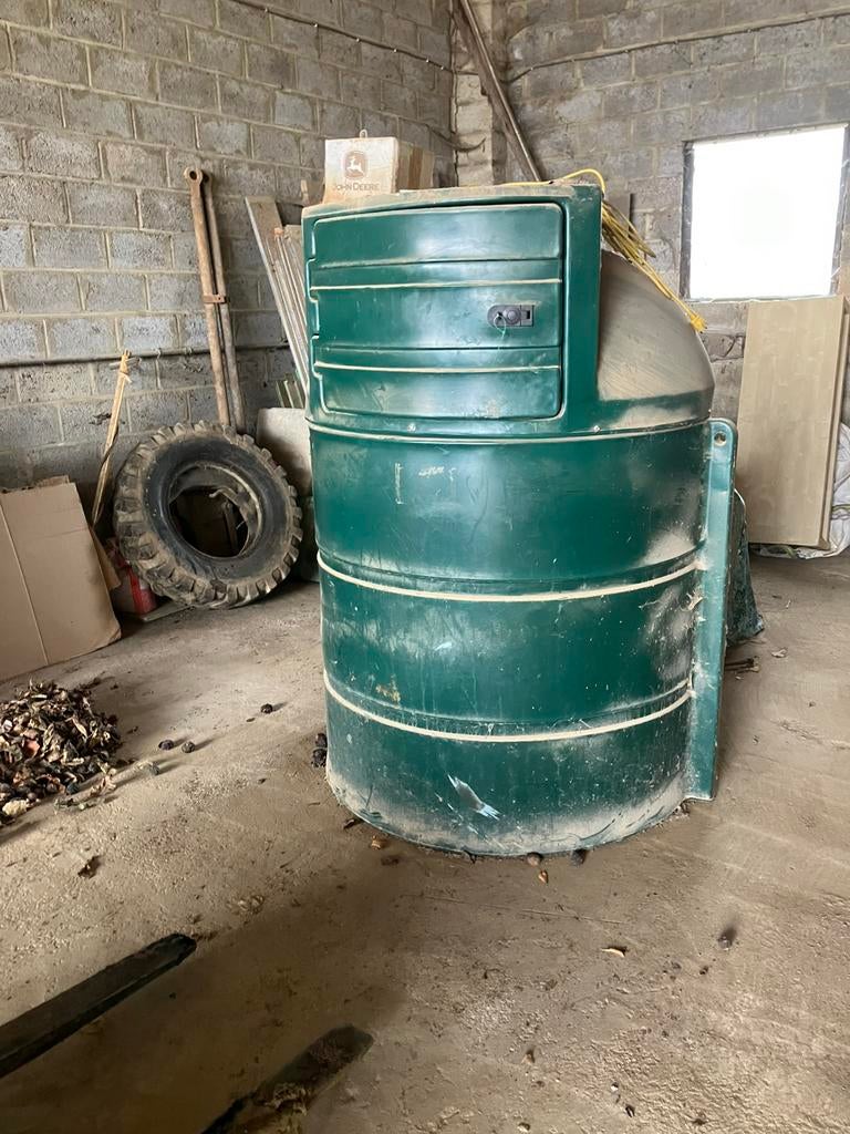 Mazout ton 1200 l met pomp, Ophalen, Zo goed als nieuw, Met pomp