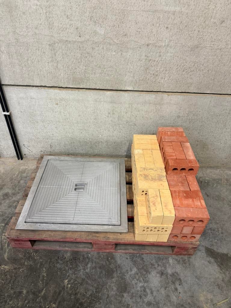 Lot bakstenen en deksel te koop, Doe-het-zelf en Bouw, Metselstenen, Ophalen, Zo goed als nieuw, Bakstenen