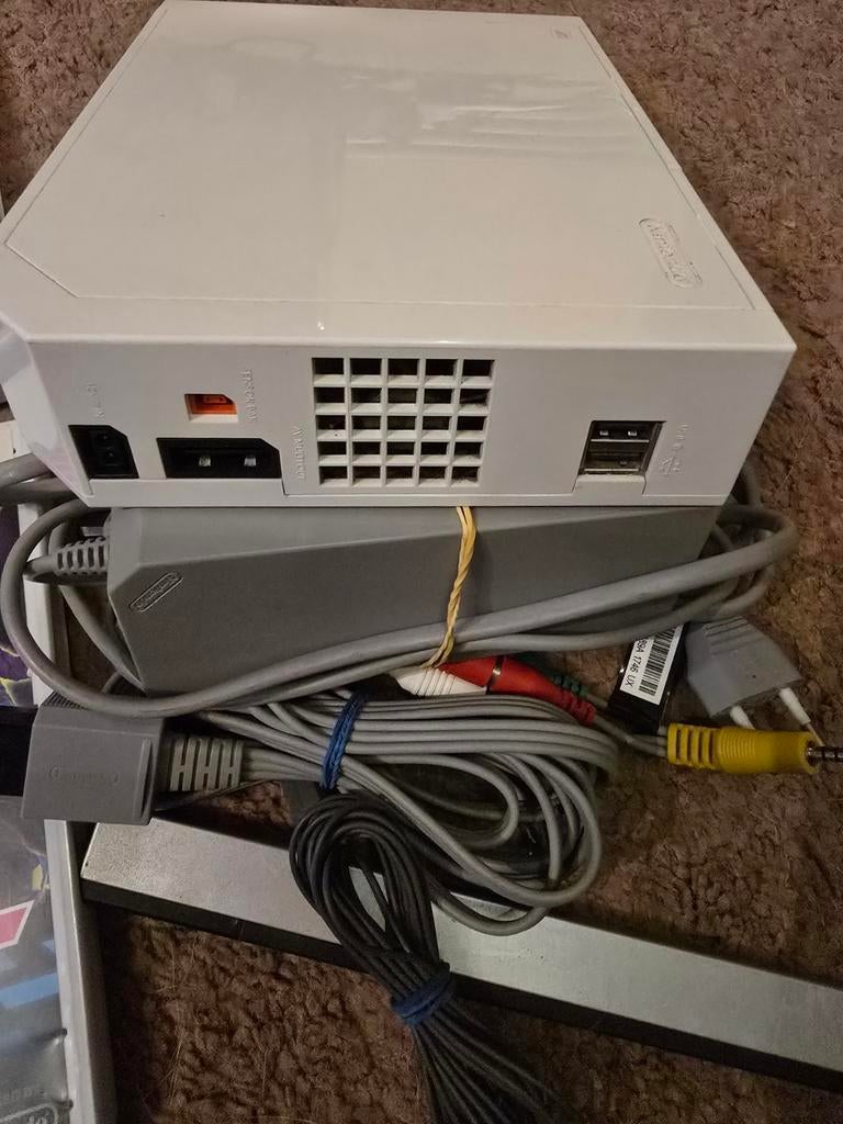 WII console + 10 jeux, Consoles de jeu & Jeux vidéo, Enlèvement, Comme neuf