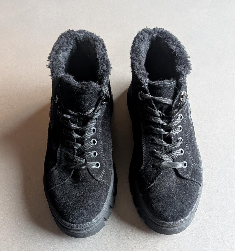 Korte winterlaarzen van echt suède zijn in uitstekende staat, Vêtements | Femmes, Chaussures, Noir, Enlèvement