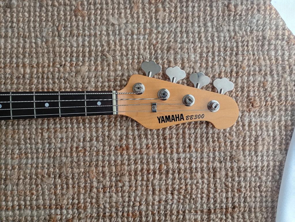 Vintage Yamaha BB300 Basgitaar, Muziek en Instrumenten, Snaarinstrumenten | Gitaren | Bas, Ophalen, Gebruikt, Elektrisch