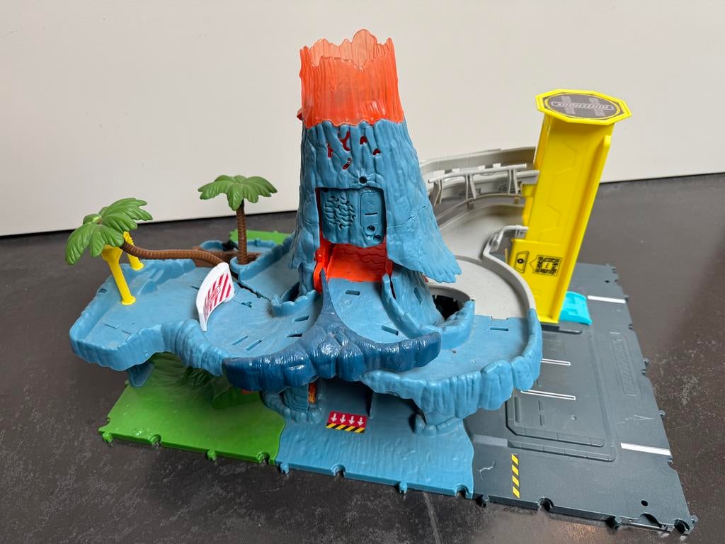 Matchbox Volcano Island, Ophalen, Zo goed als nieuw