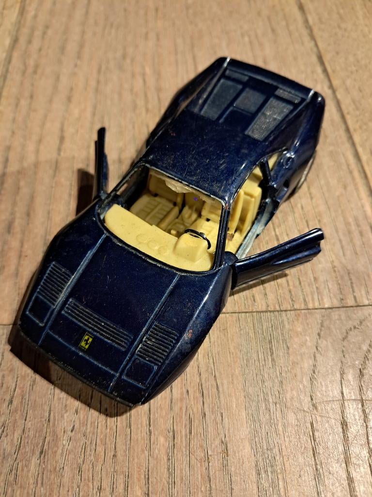 Maquette Ferrari à l'échelle 1/36, Enlèvement ou Envoi