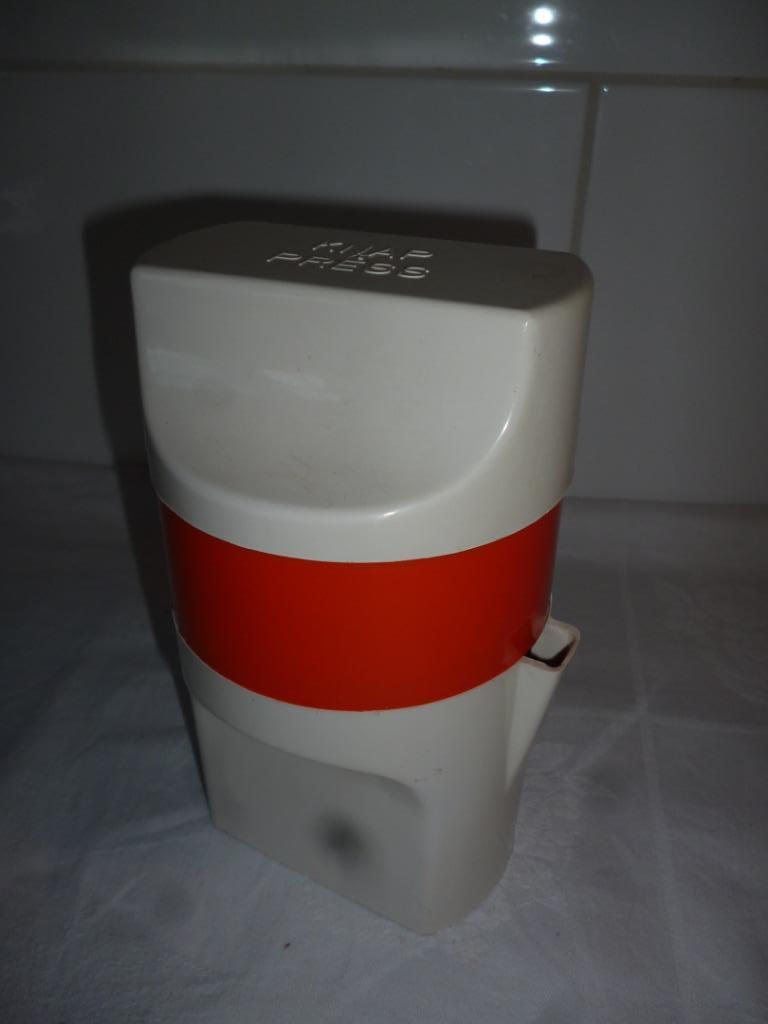 Presse à main vintage agrumes KNAP PRESS design orange crème, Antiquités & Art, Enlèvement ou Envoi