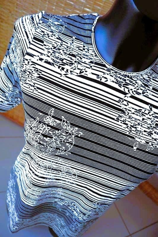 creatief zwart wit uitstralend T-shirt, Vêtements | Femmes, T-shirts, Comme neuf, Taille 42/44 (L), Blanc, Manches courtes, Enlèvement ou Envoi