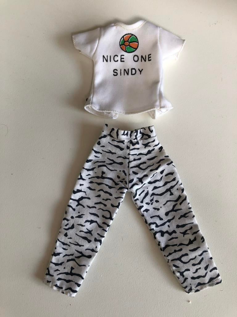 Set van 2 stuks Barbie kledij, Enfants & Bébés, Jouets | Poupées, Enlèvement ou Envoi, Utilisé, Barbie