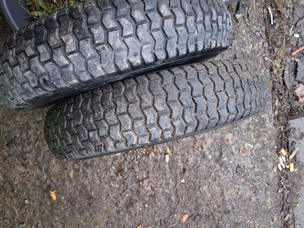 2 pneus pour chariot ou remorque jardin, Enlèvement, Comme neuf, Autres types