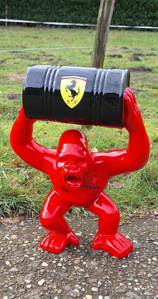 Eyecatcher! Gorilla beeld met olievat & logo Ferrari🏎, Tuin en Terras, Tuinbeelden, Ophalen