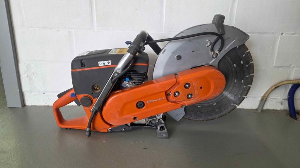 Tronçonneuse Husqvarna K770, Jardin & Terrasse, Outils à main, Enlèvement ou Envoi, Comme neuf