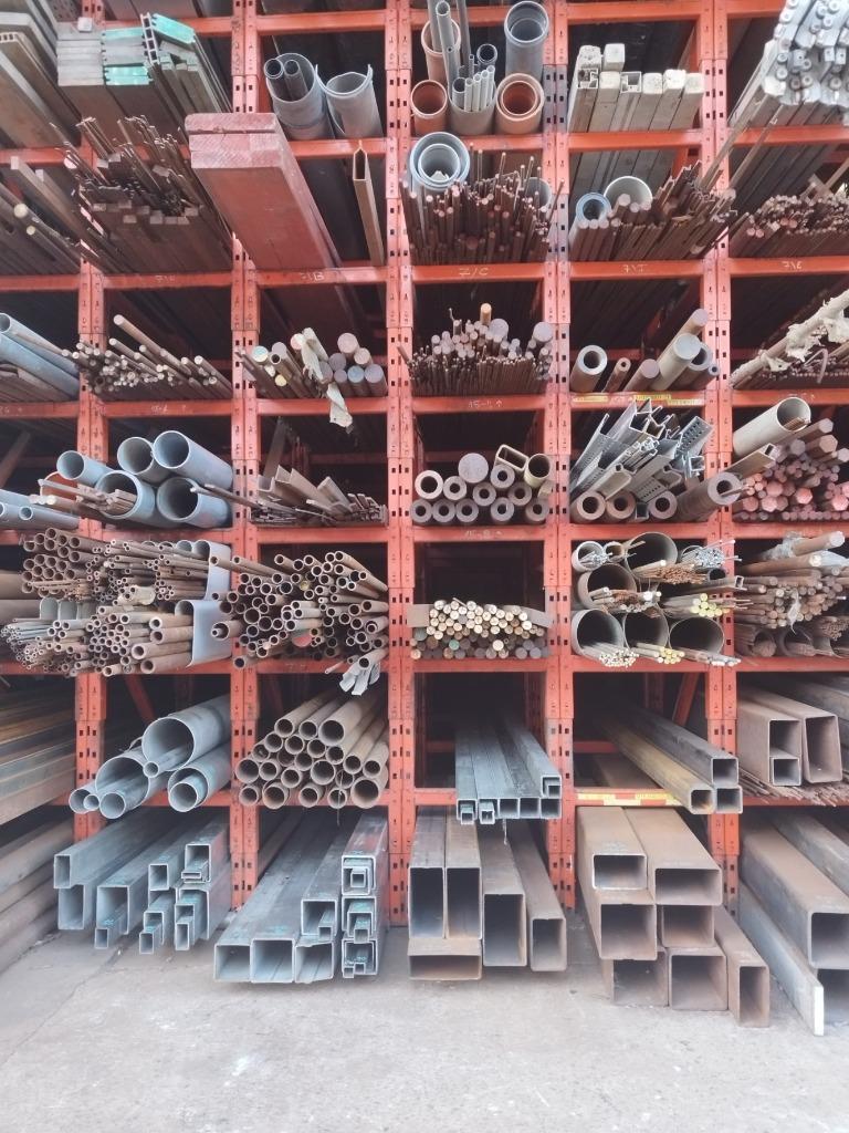 Ijzer / metalen kokers / vierkante buizen / kokerprofiel, Doe-het-zelf en Bouw, Metalen, Ophalen, Zo goed als nieuw, Geen idee