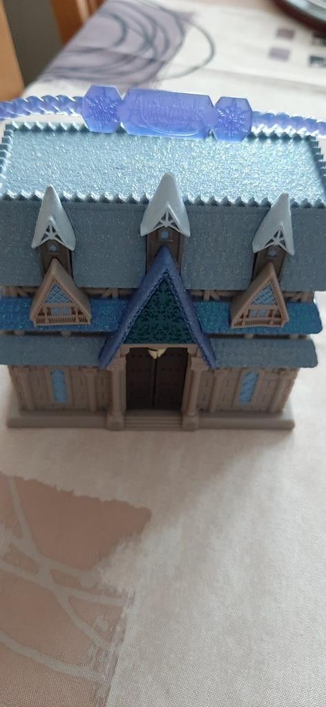 Meeneemhuisje frozen met figuren, Ophalen of Verzenden, Zo goed als nieuw