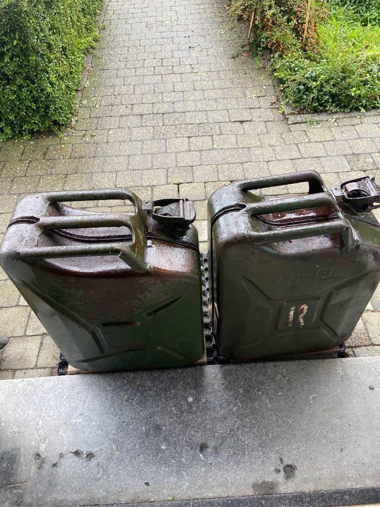 Jerrycans abl(2stuks beschikbaar), Collections, Objets militaires | Général, Enlèvement