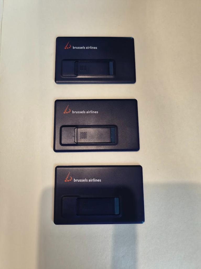 Brussels Airlines, 3 clés USB, Collections, Enlèvement